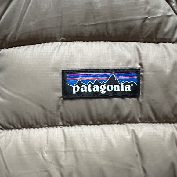 Patagonia W’s Downs Sweater Jacket - Picture 2 of 6